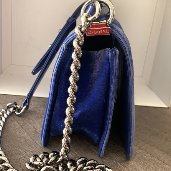 Blue Velvet Chanel medium boy flap - Picture 5 of 12